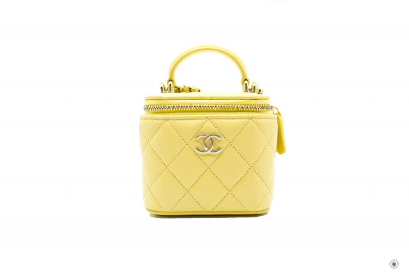 VINTAGE シャネル 21P フラップバッグ イエロー 276710.png?width=800&etag=l6a+